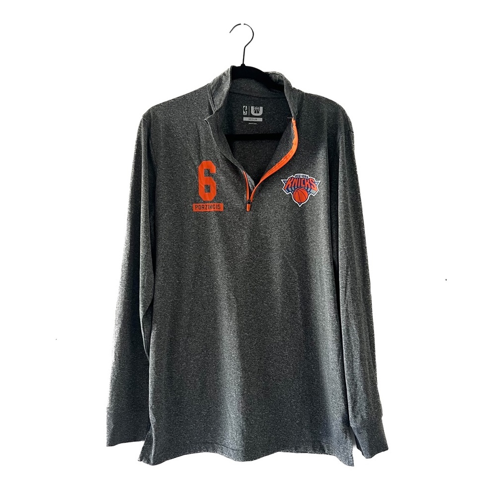 NBA - Men’s Kristaps Porzingis Knicks 1/4 Zip Pullover (Grey, M)